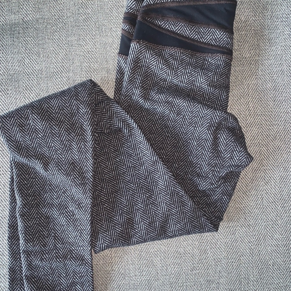 Lulu lemon size 2